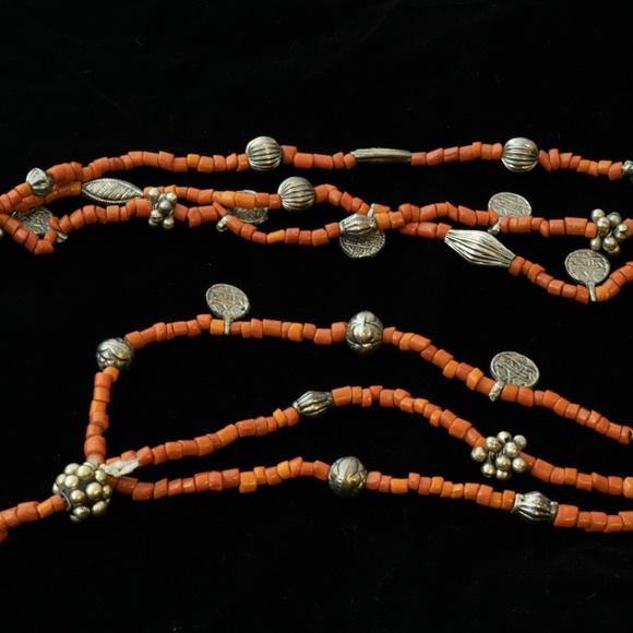 3 Strand coral bead 32 inch necklace - Picture 2 of 3